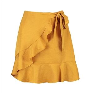 BRAND NEW Boohoo Kayla Ruffle Mini Skirt